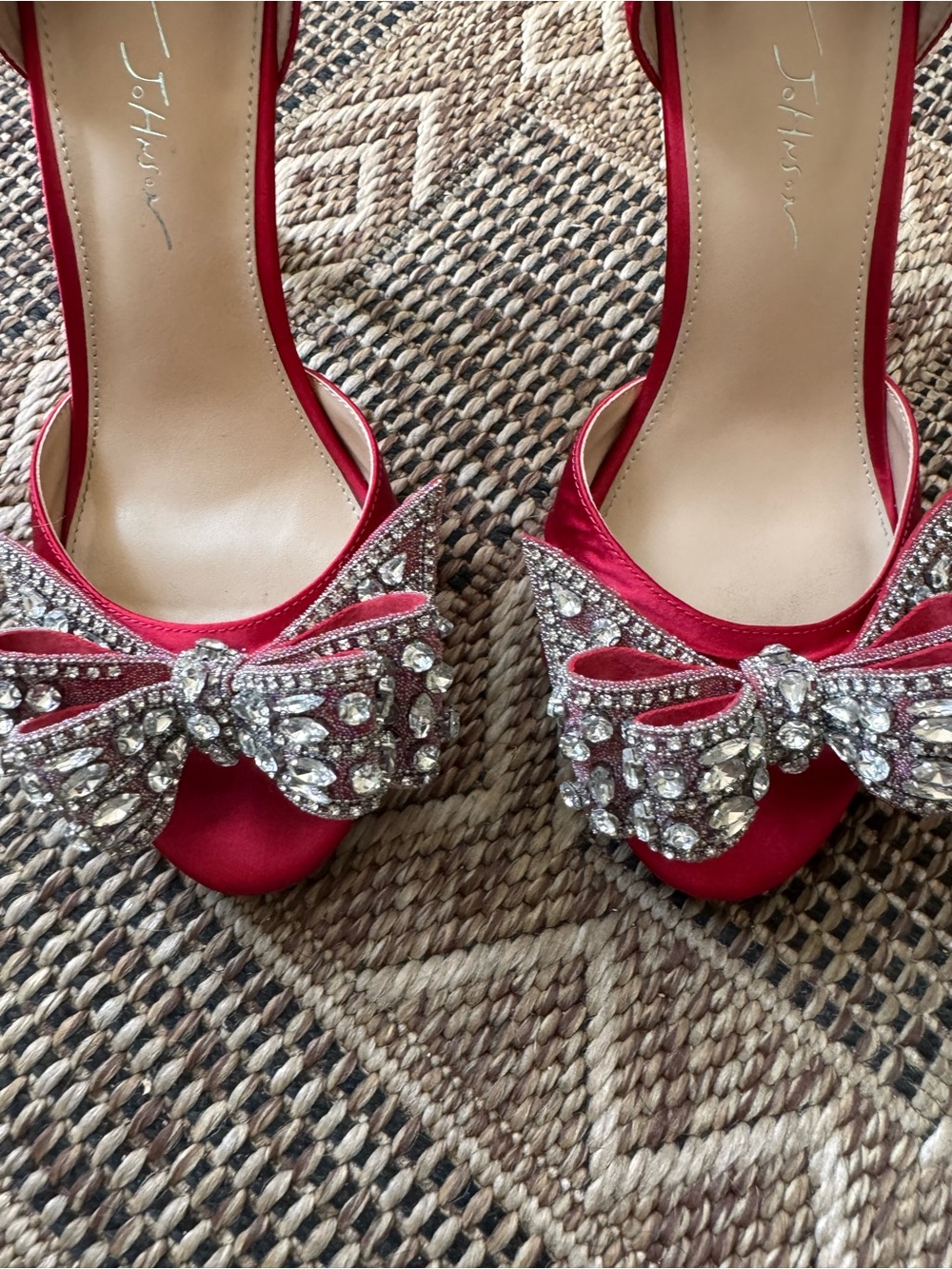 BETSEY JOHNSON Red Satin Peep Toe Heels w/ Crystal Bow Size 8.5 - Picture 4 of 6